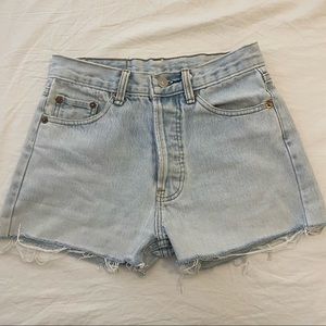 501 VINTAGE LEVIS SHORTS - SIZE 24
